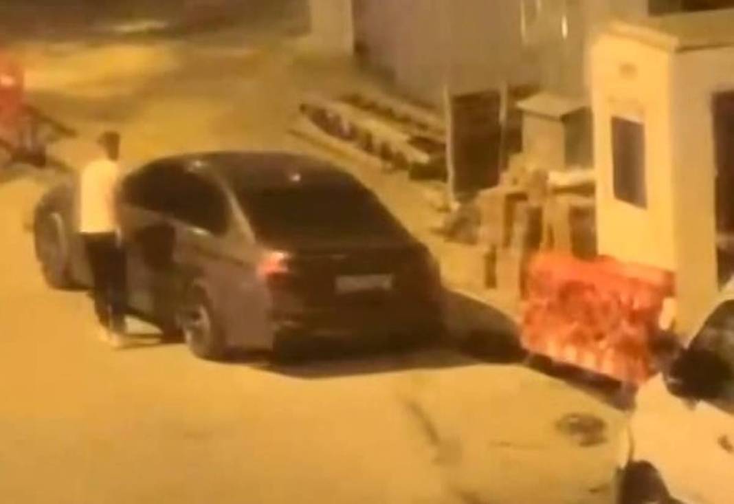 Kaza yapan gençlerin yanına gidince felaketi yaşadı! Şoke eden anlar anbean kaydedildi 5